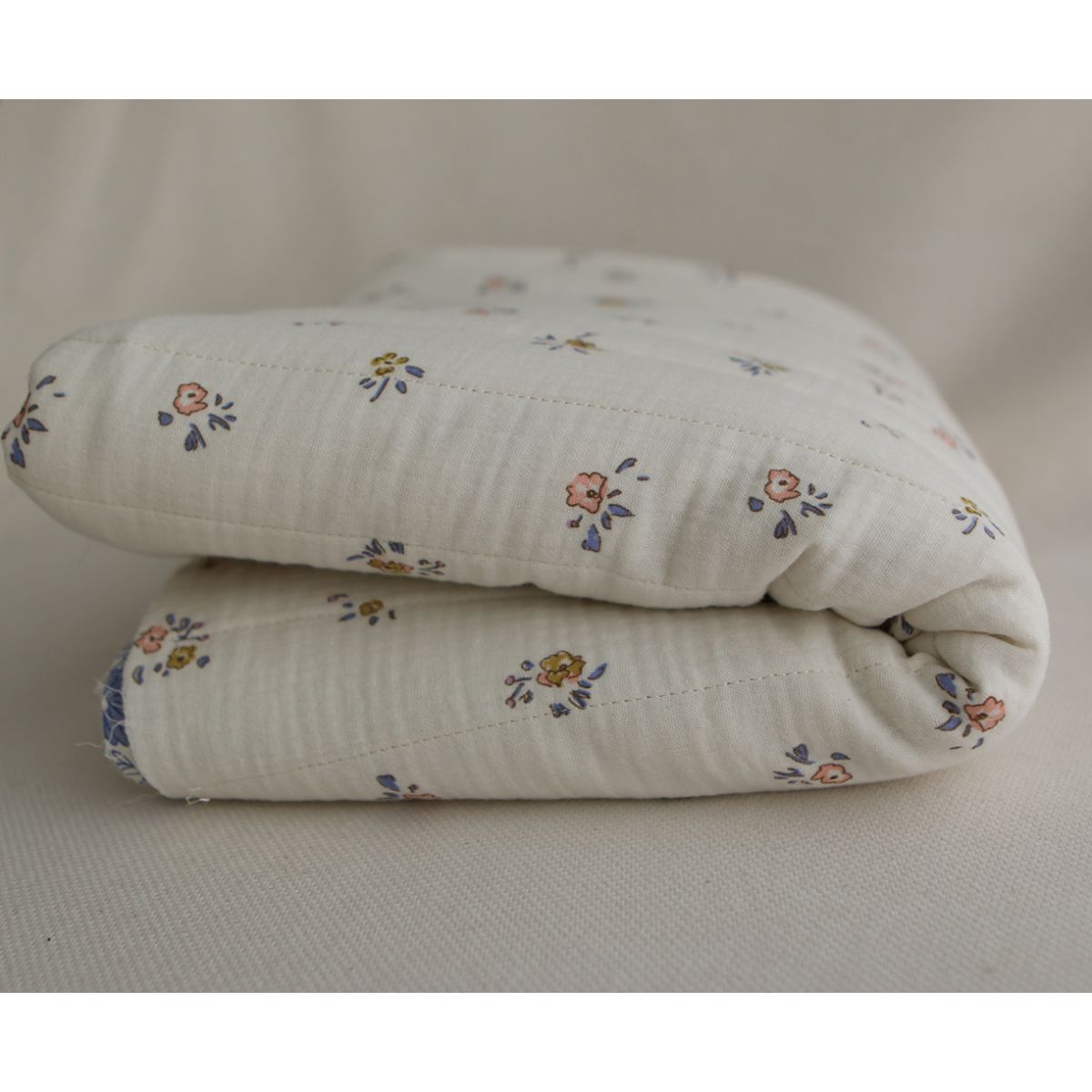 Zomea / Neha - Matelassé double gaze de coton fond écru motif bleu