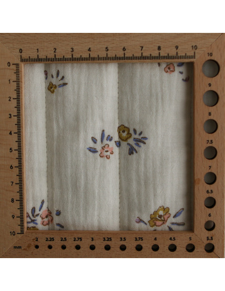 Zomea / Neha - Matelassé double gaze de coton fond écru motif bleu