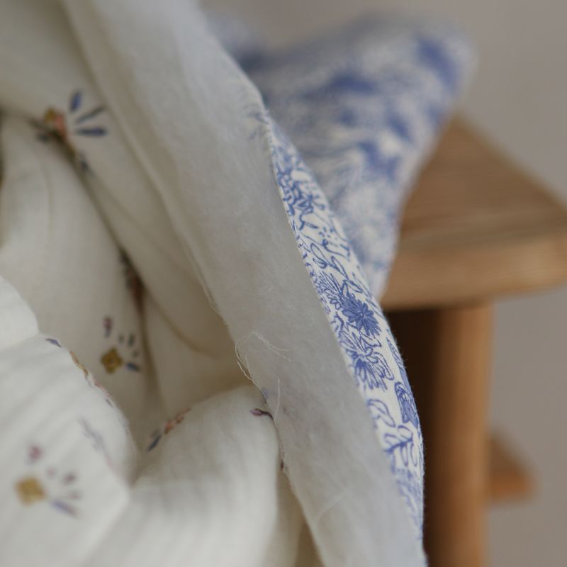 Zomea / Neha - Matelassé double gaze de coton fond écru motif bleu