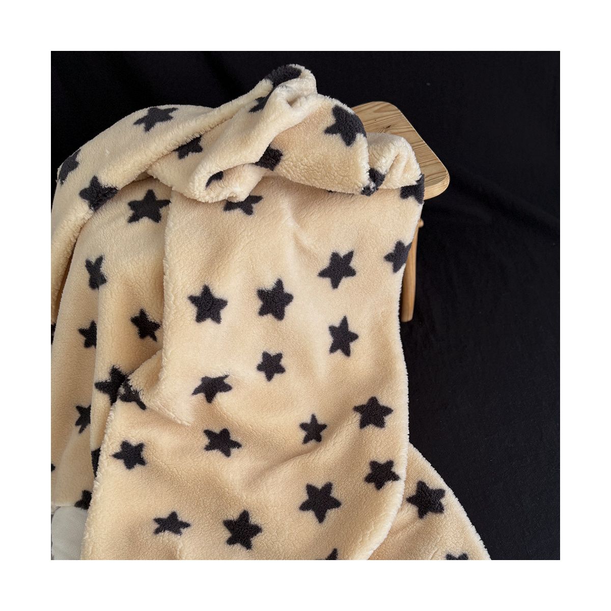 Teddy / moumoute bouclé / sherpa fond crème motif étoiles Teddy / moumoute bouclé / sherpa fond crème motif étoiles