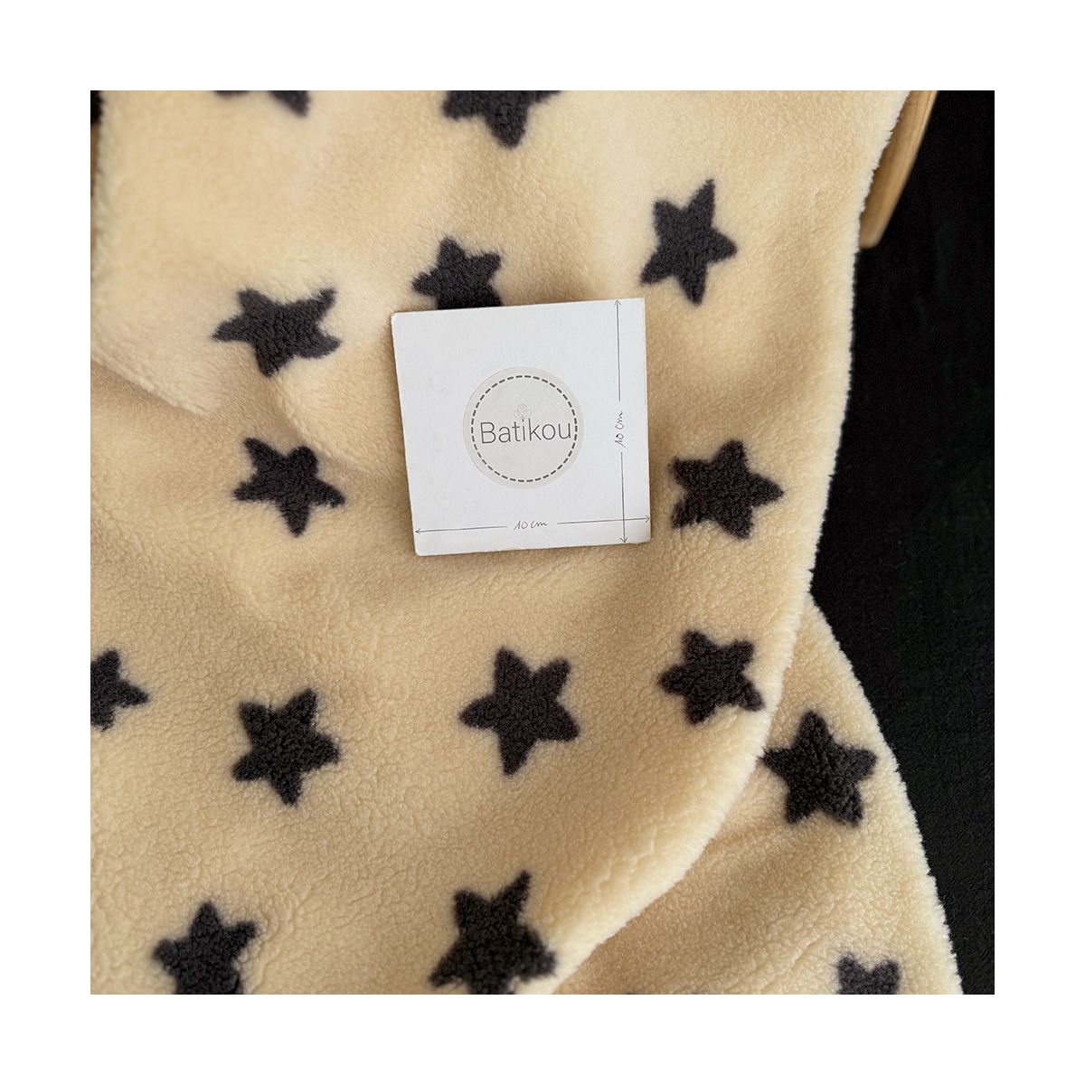 Teddy / moumoute bouclé / sherpa fond crème motif étoiles Teddy / moumoute bouclé / sherpa fond crème motif étoiles