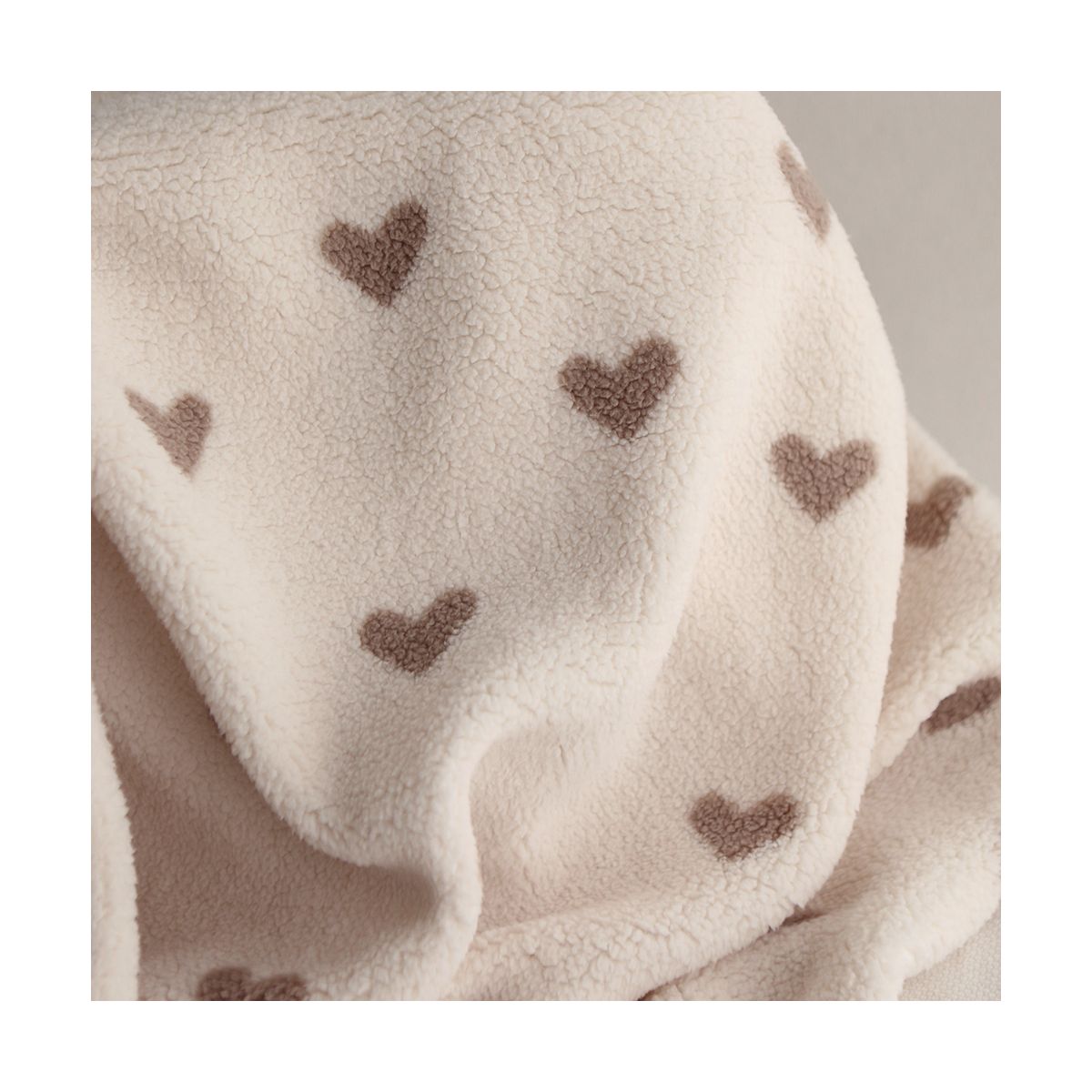Teddy / moumoute bouclé fond lait motif coeurs Teddy / moumoute bouclé fond lait motif coeurs