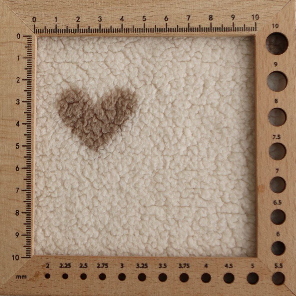 Teddy / moumoute bouclé fond lait motif coeurs