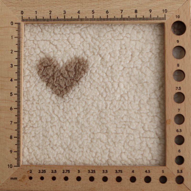 Teddy / moumoute bouclé fond lait motif coeurs