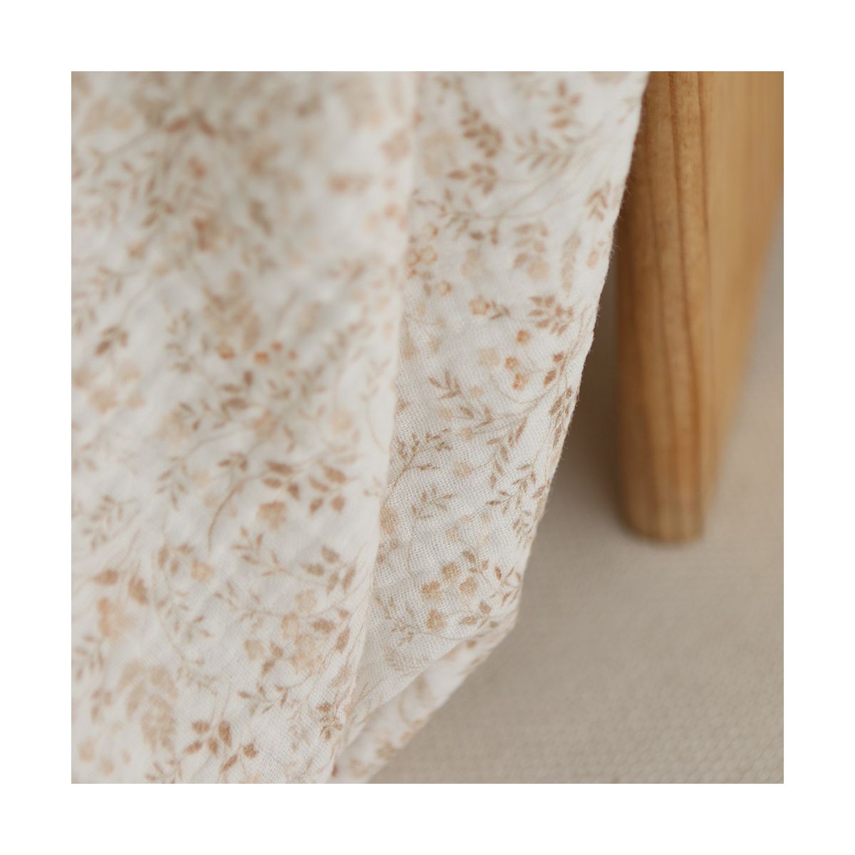 Double gaze de coton imprimés fleuri beige clair