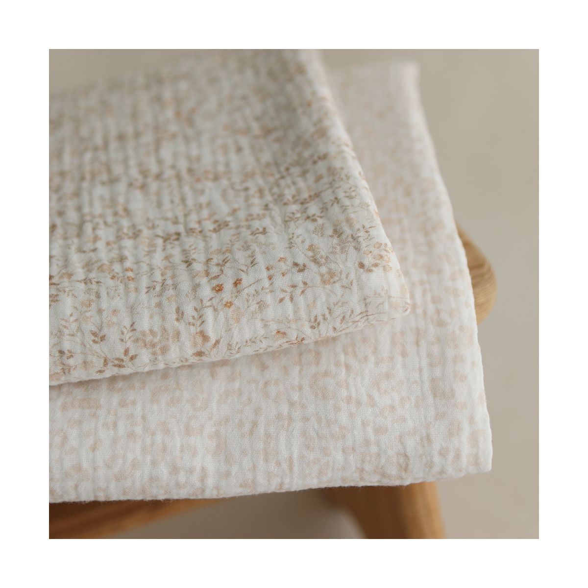 Double gaze de coton imprimés fleuri beige clair