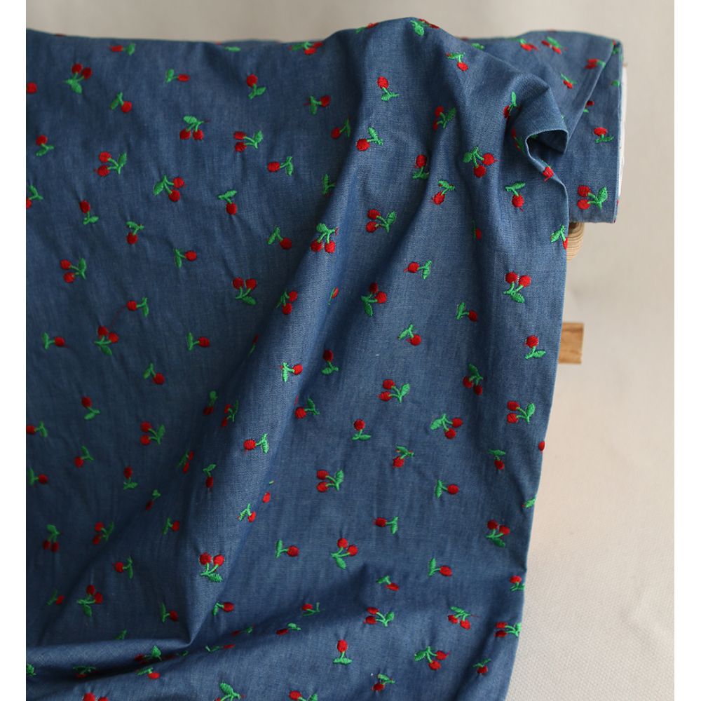 Jean denim léger coton 140gr broderies cerises