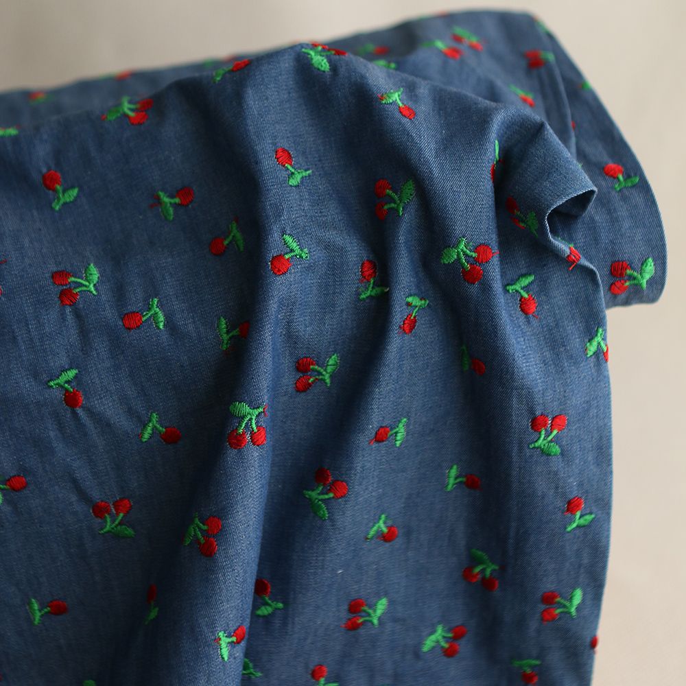 Jean denim léger coton 140gr broderies cerises