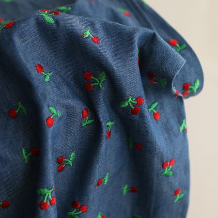 Jean denim léger coton 140gr broderies cerises Jean denim léger coton 140gr broderies cerises