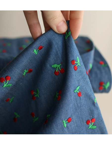 Jean denim léger coton 140gr broderies cerises