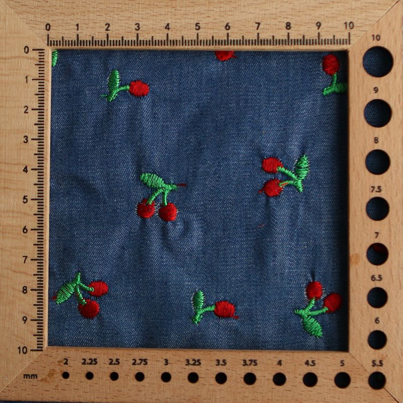 Jean denim léger coton 140gr broderies cerises