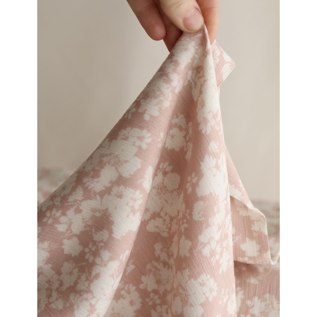 Carmella - Crêpe de viscose imprimé fleuri rose blush Carmella - Crêpe de viscose imprimé fleuri rose blush