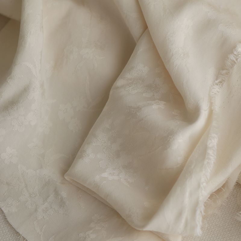 Jasmine - Viscose tissage jacquard fleuri écru