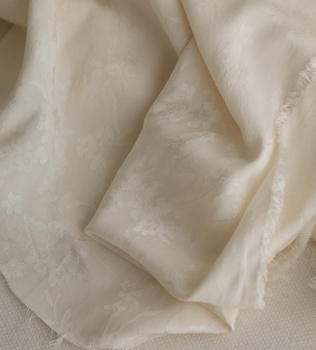 Jasmine - Viscose tissage jacquard fleuri écru
