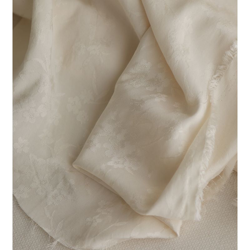 Jasmine - Viscose tissage jacquard fleuri écru