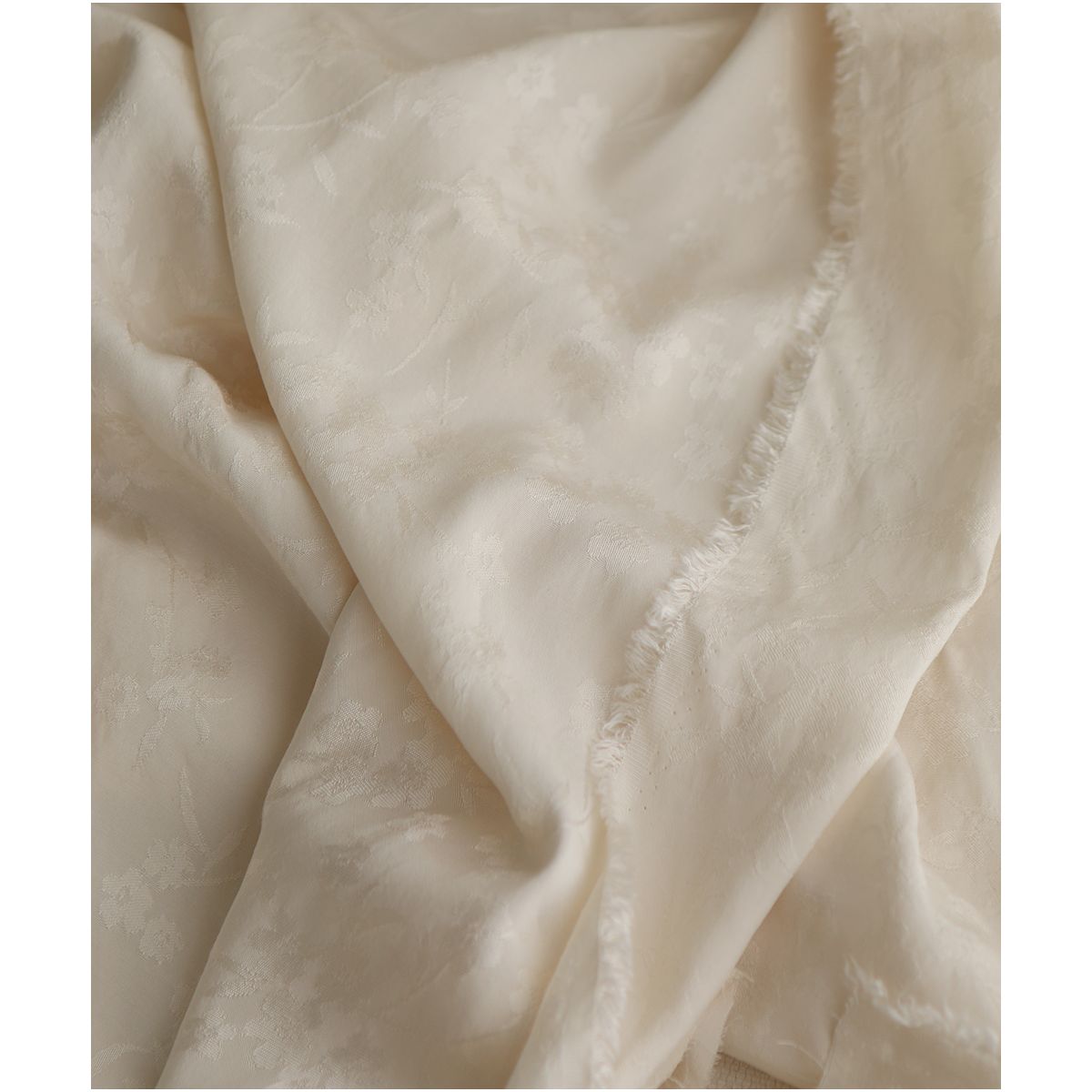 Jasmine - Viscose tissage jacquard fleuri écru Jasmine - Viscose tissage jacquard fleuri écru