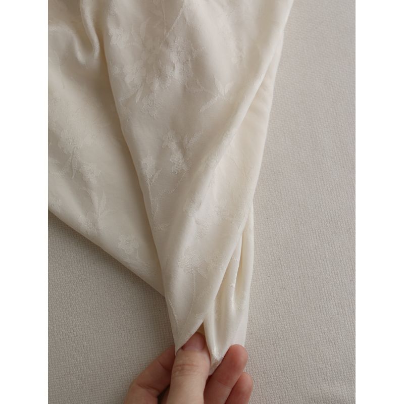 Jasmine - Viscose tissage jacquard fleuri écru