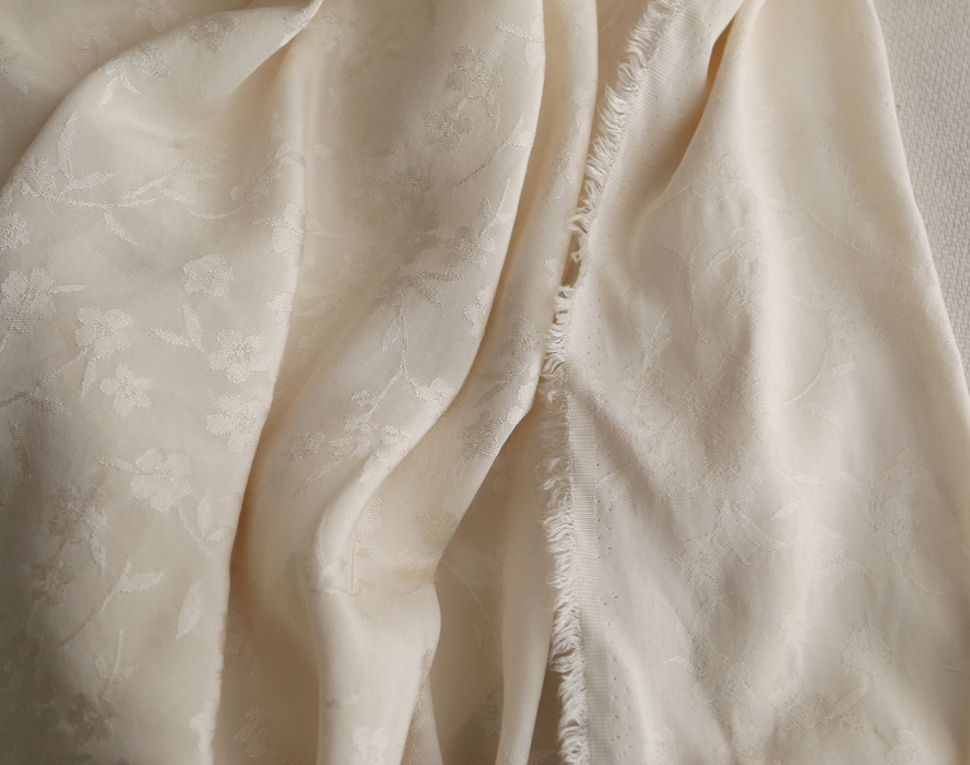 Jasmine - Viscose tissage jacquard fleuri écru