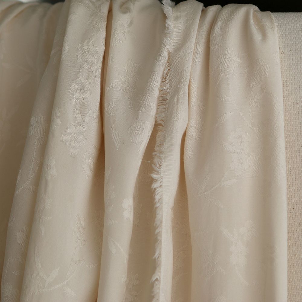 Jasmine - Viscose tissage jacquard fleuri écru