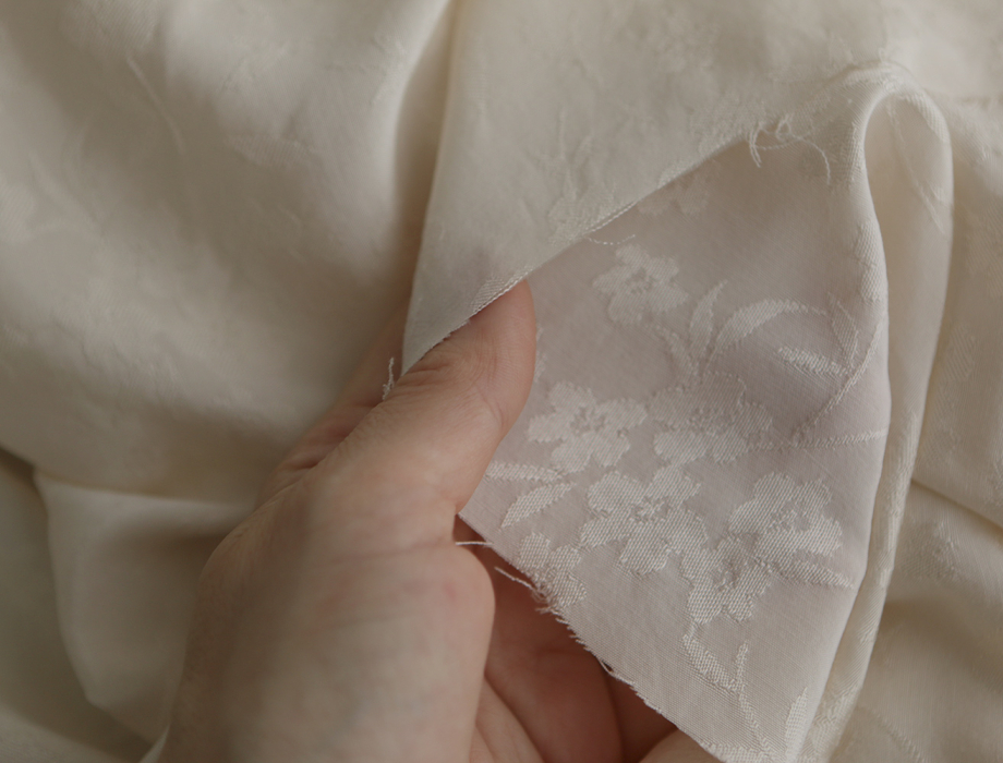 Jasmine - Viscose tissage jacquard fleuri écru