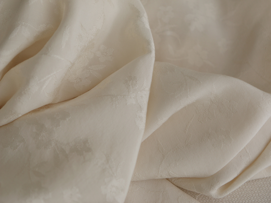Jasmine - Viscose tissage jacquard fleuri écru