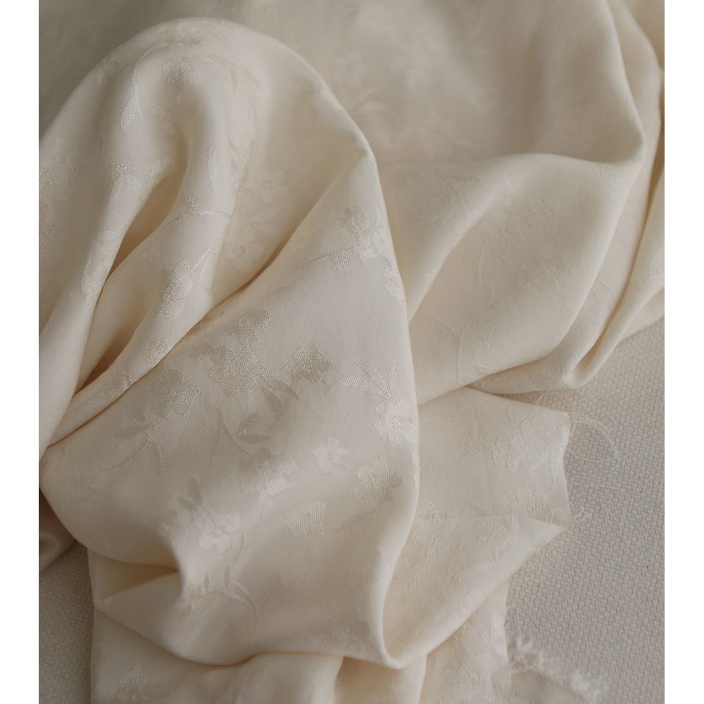 Jasmine - Viscose tissage jacquard fleuri écru