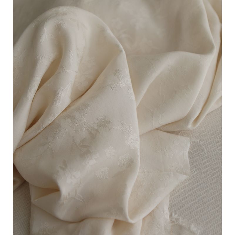 Jasmine - Viscose tissage jacquard fleuri écru