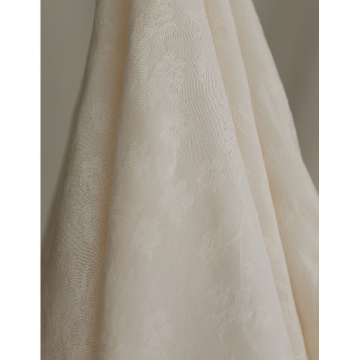 Jasmine - Viscose tissage jacquard fleuri écru Jasmine - Viscose tissage jacquard fleuri écru