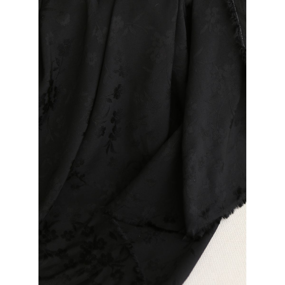 Jasmine - Viscose tissage jacquard fleuri noir Jasmine - Viscose tissage jacquard fleuri noir