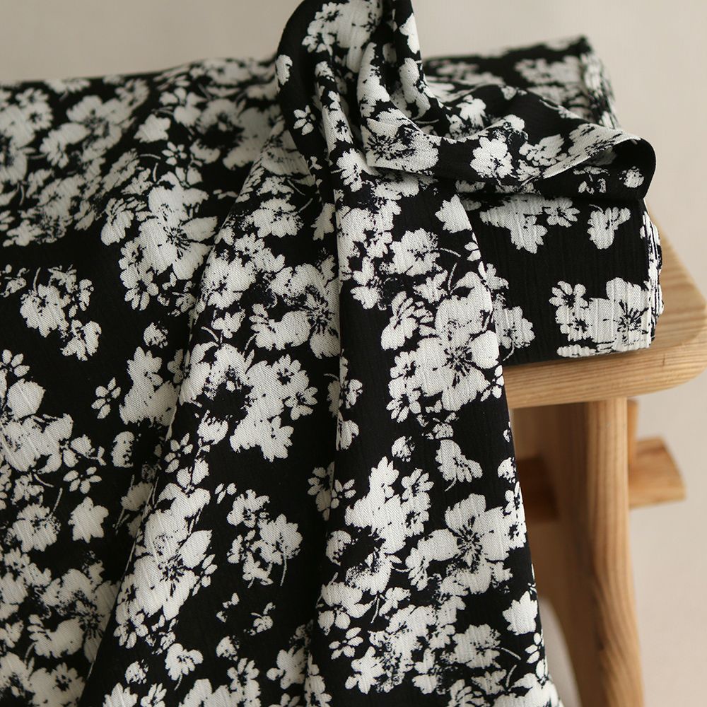 Carmella - Crêpe de viscose imprimé fleuri noir