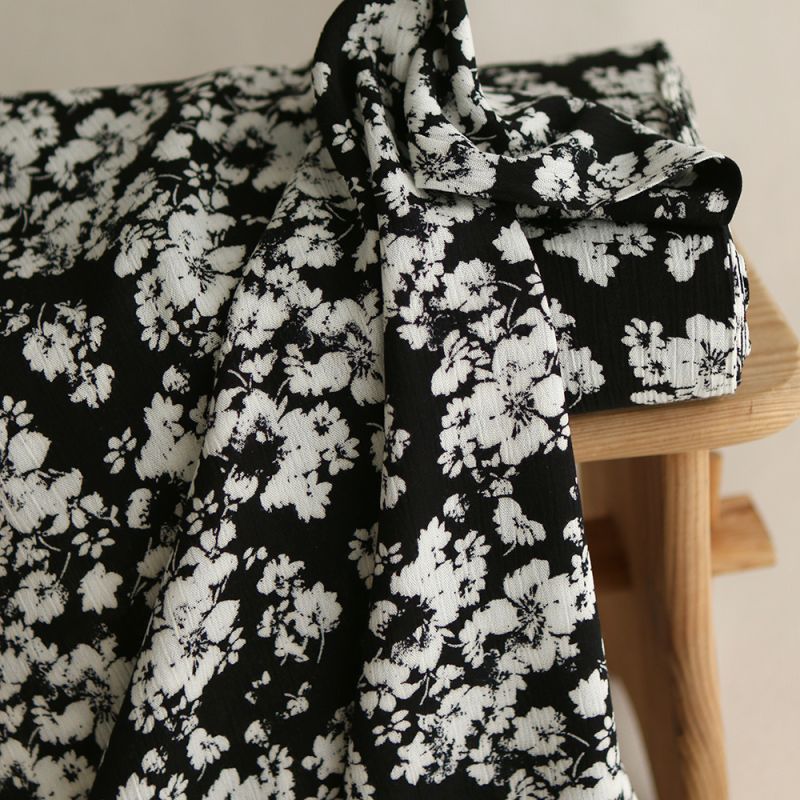 Carmella - Crêpe de viscose imprimé fleuri noir