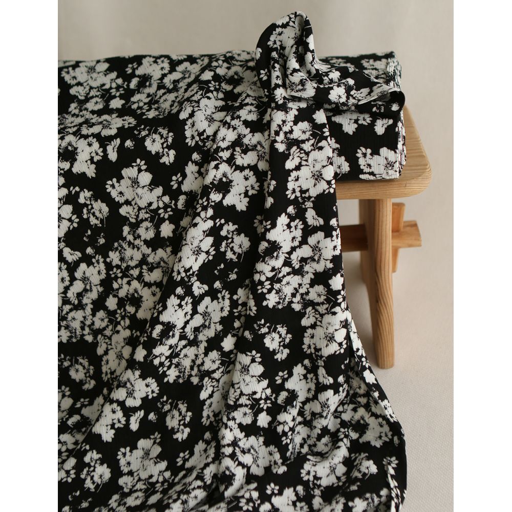 Carmella - Crêpe de viscose imprimé fleuri noir
