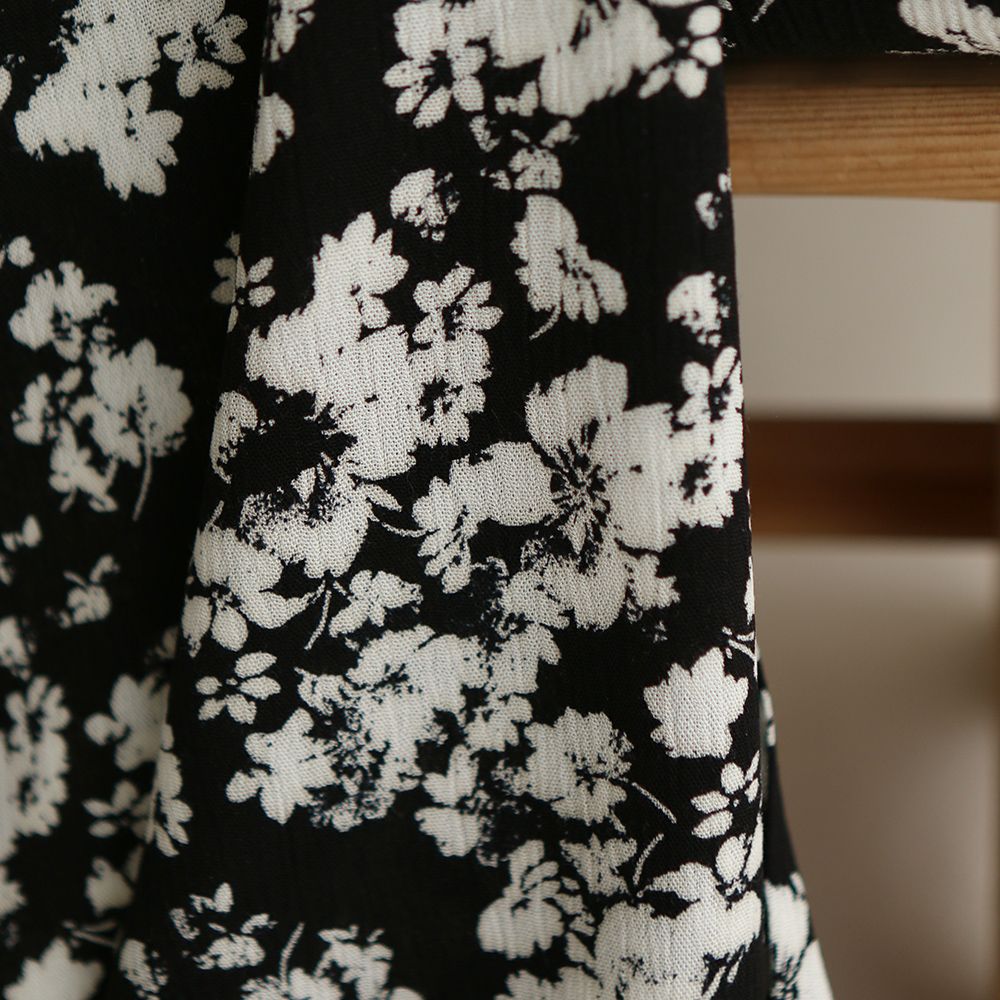 Carmella - Crêpe de viscose imprimé fleuri noir