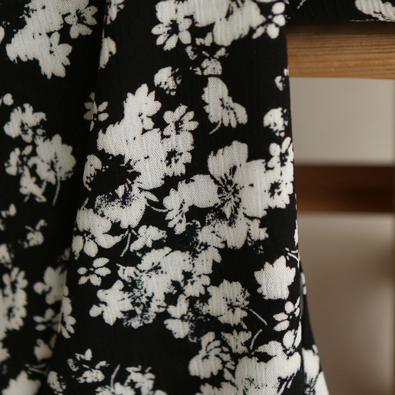 Carmella - Crêpe de viscose imprimé fleuri noir