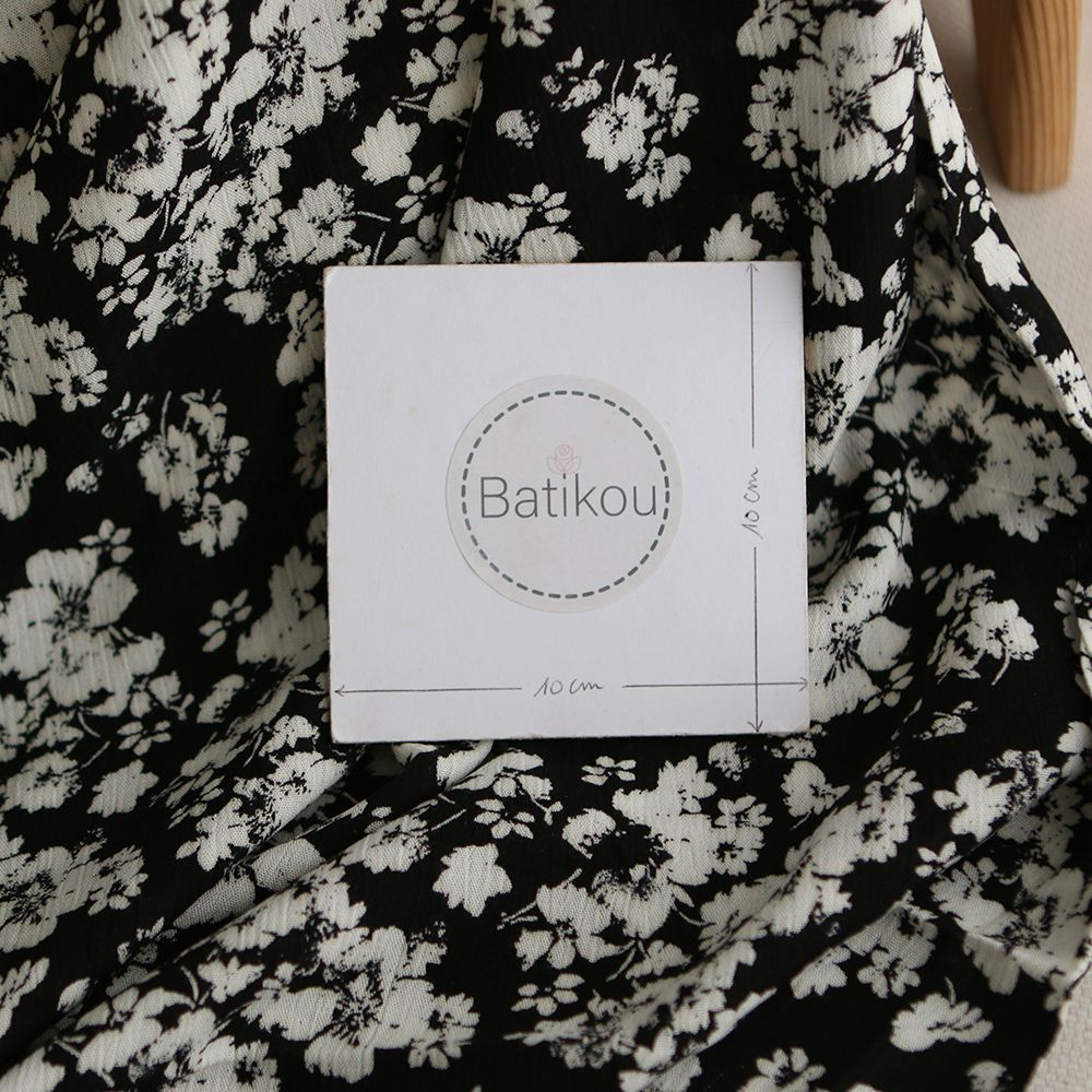 Carmella - Crêpe de viscose imprimé fleuri noir