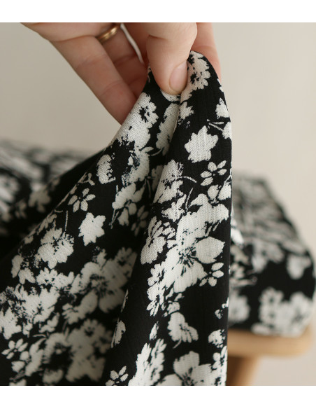 Carmella - Crêpe de viscose imprimé fleuri noir