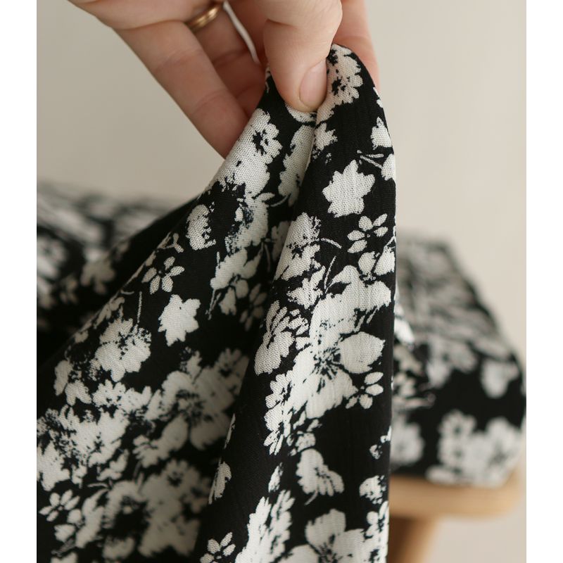 Carmella - Crêpe de viscose imprimé fleuri noir