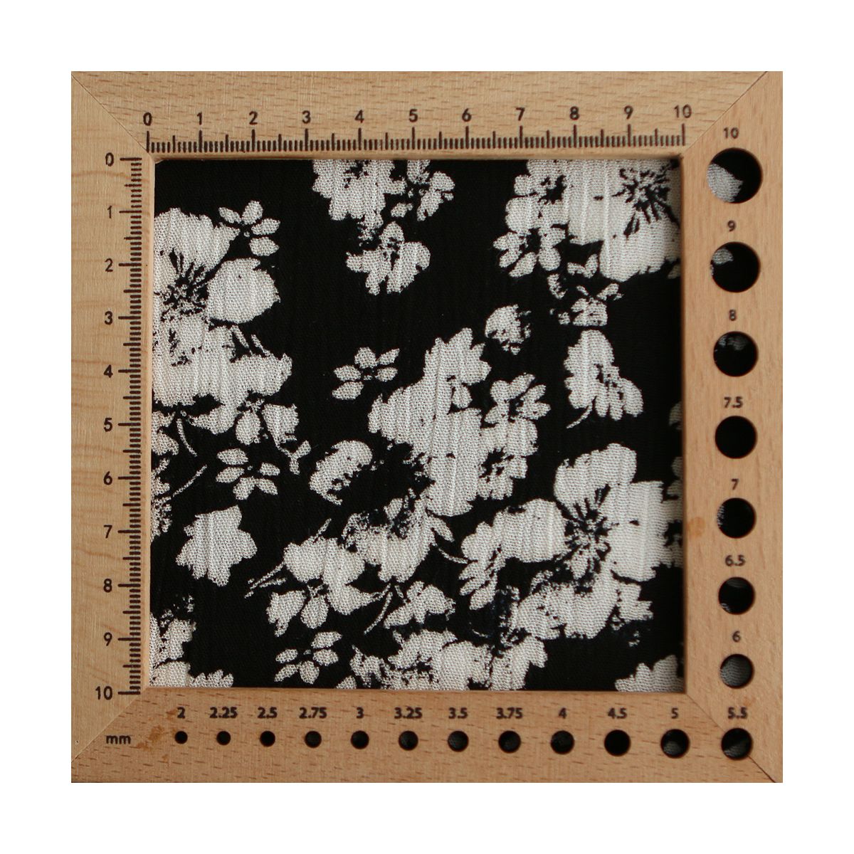 Carmella - Crêpe de viscose imprimé fleuri noir Carmella - Crêpe de viscose imprimé fleuri noir