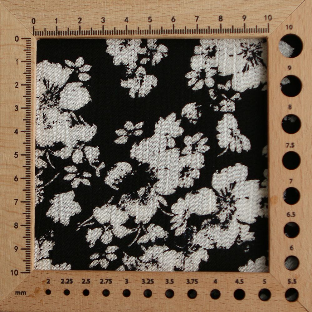 Carmella - Crêpe de viscose imprimé fleuri noir