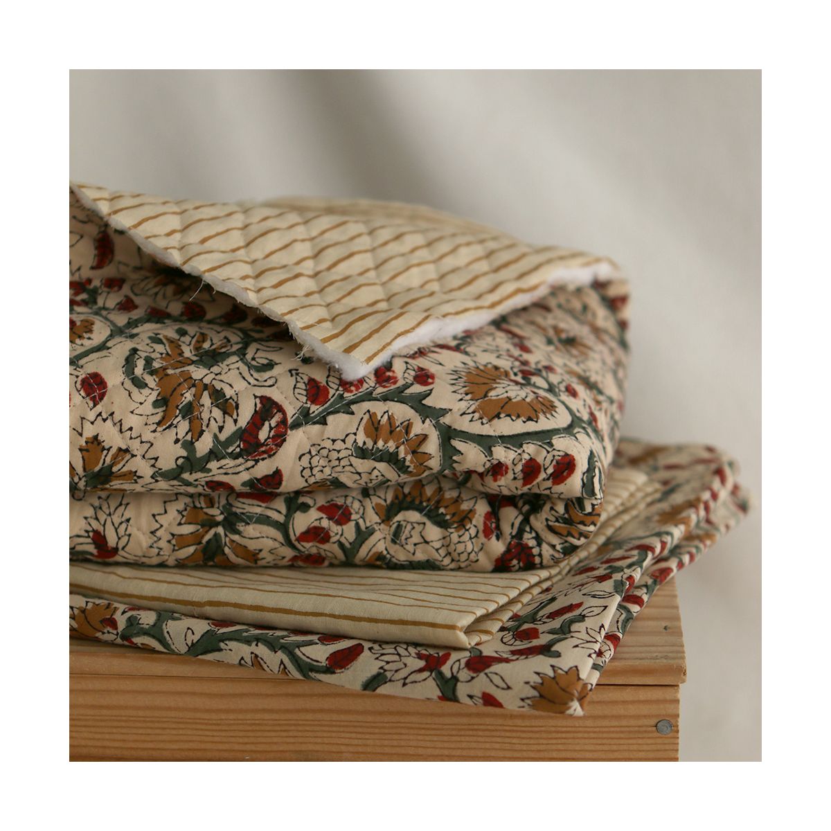 Nisha & rayures - Tissu indien matelassé double face coton hand block teal largeur 100cm Nisha & rayures - Tissu indien matelassé double face coton hand block teal largeur 100cm