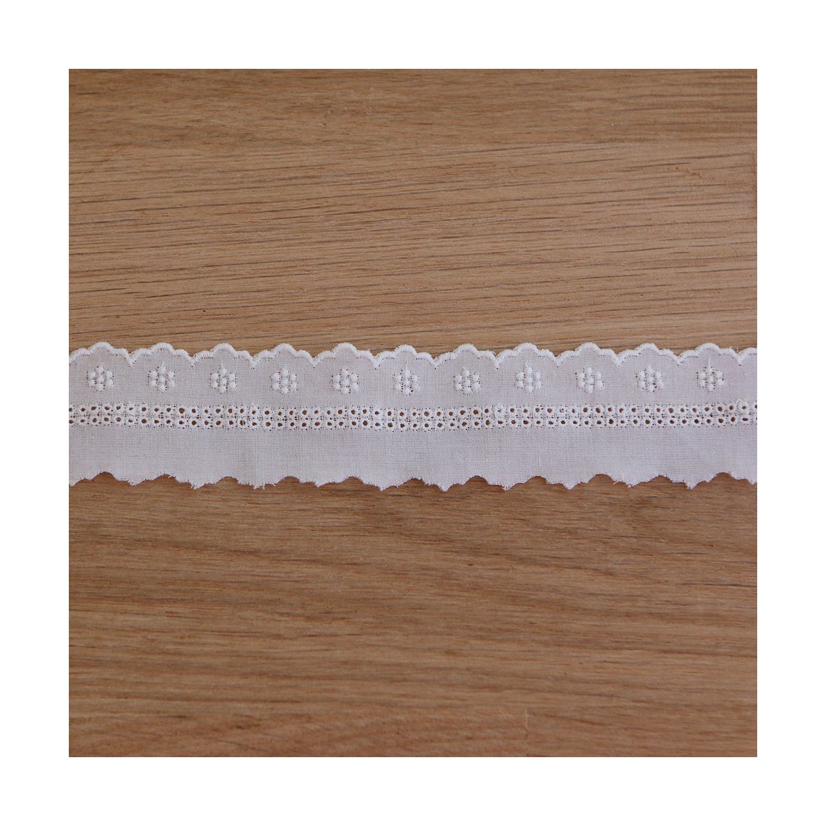 Galon coton broderie blanc30mm x1m Galon coton broderie blanc30mm x1m