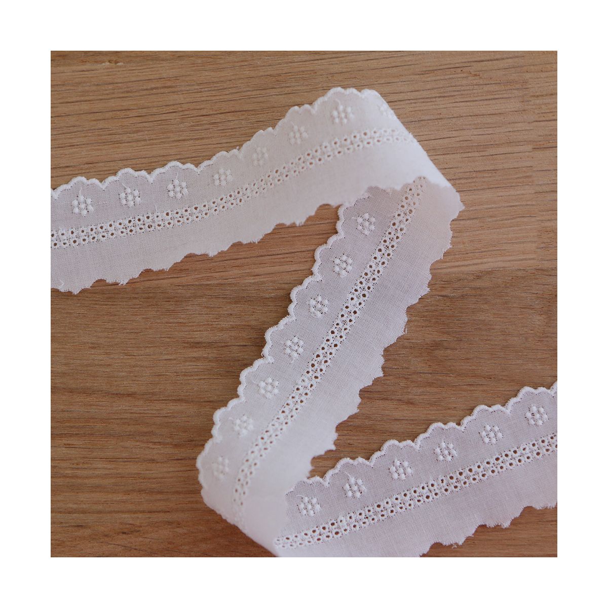 Galon coton broderie blanc30mm x1m Galon coton broderie blanc30mm x1m
