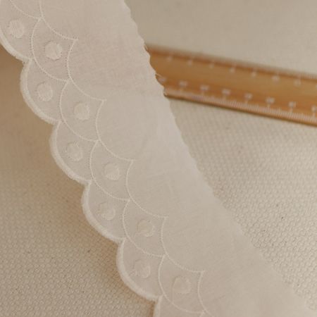 Galon coton broderie écru52mm x1m Galon coton broderie écru52mm x1m