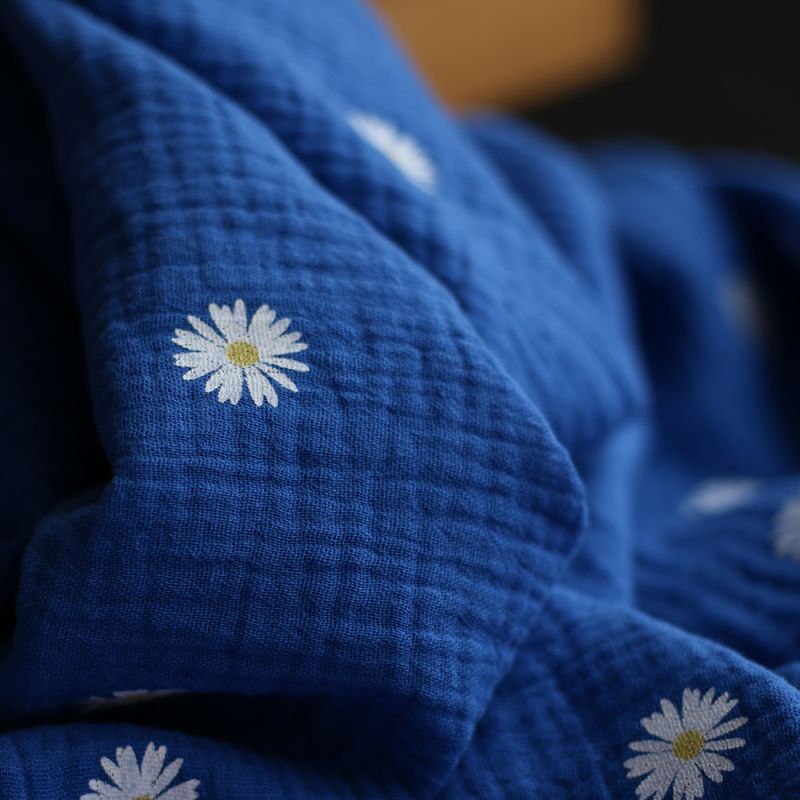 Daisy - Double gaze coton BIO motif exclusif fond bleu cobalt