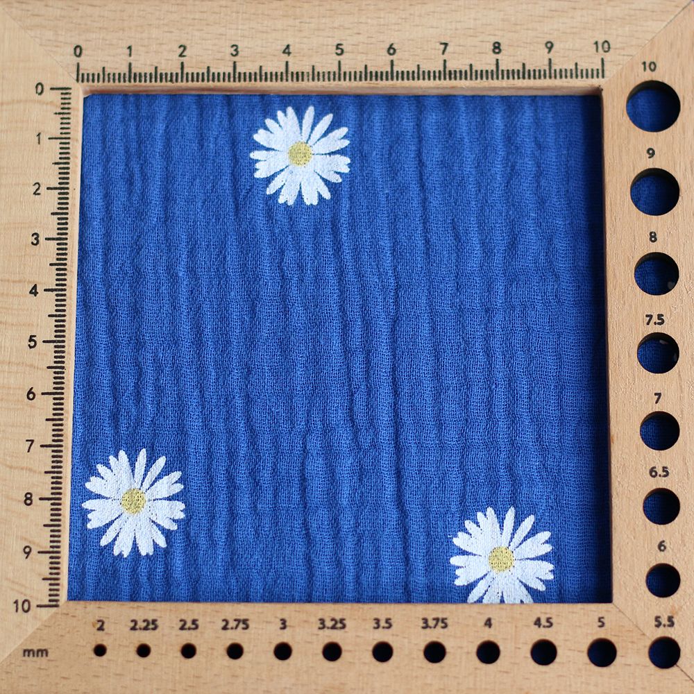 Daisy - Double gaze coton BIO motif exclusif fond bleu cobalt