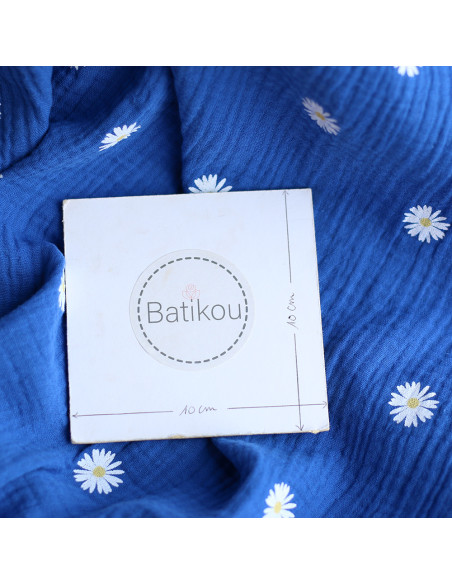 Daisy - Double gaze coton BIO motif exclusif fond bleu cobalt