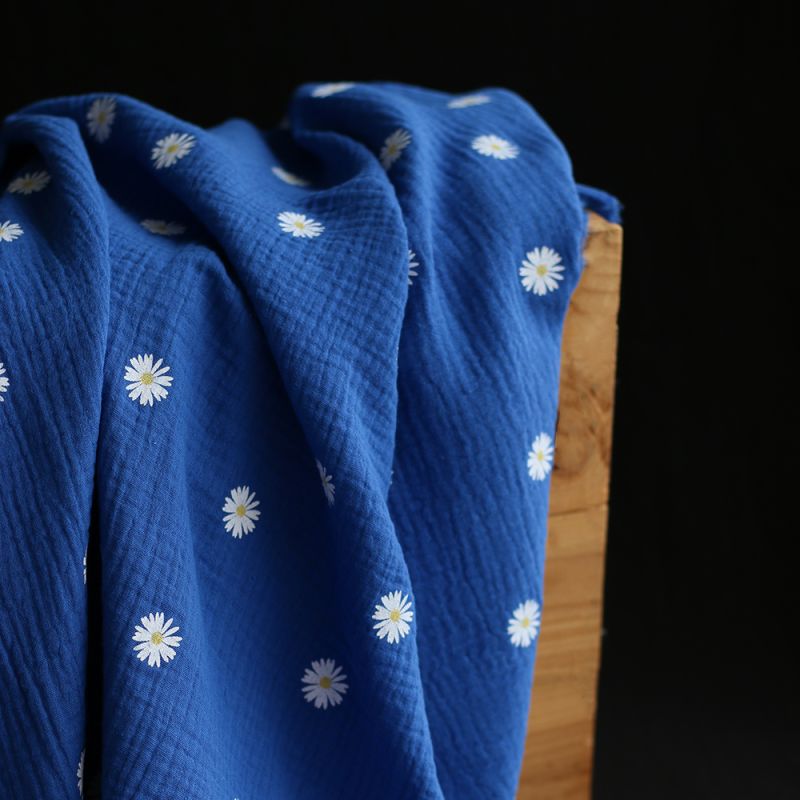 Daisy - Double gaze coton BIO motif exclusif fond bleu cobalt