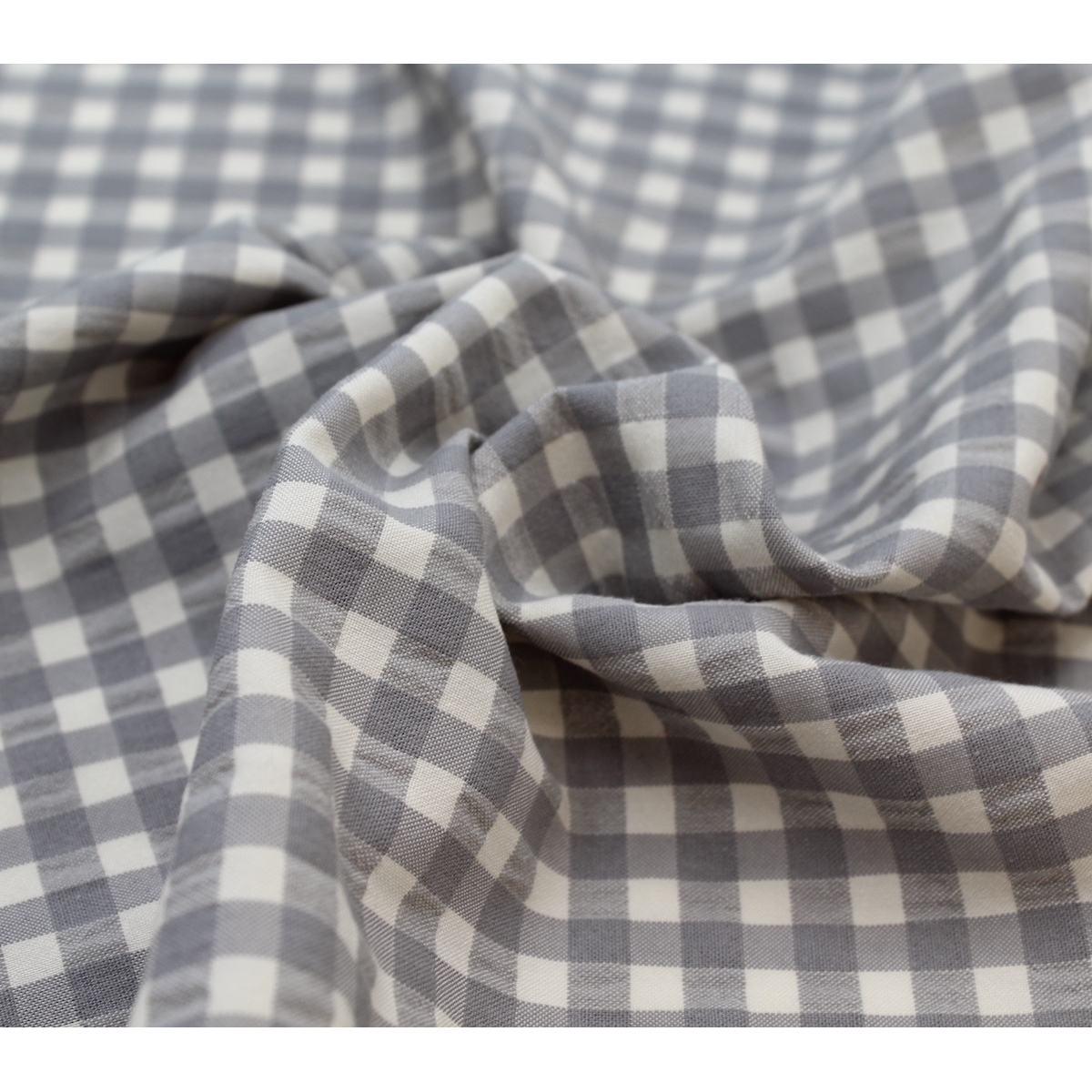 Seersucker / Coton gaufré vichy moyen GRIS écru Seersucker / Coton gaufré vichy moyen GRIS écru