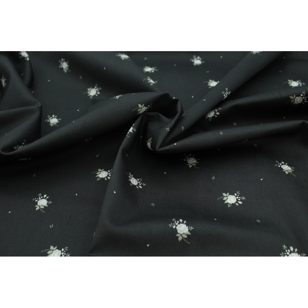 Coton satiné motif Lily exclusif Batikou fond faux noir