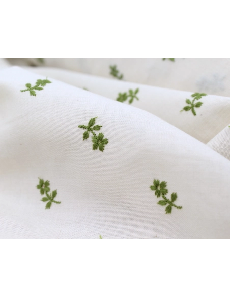Tissu coton organique broderies fleurs vert olive